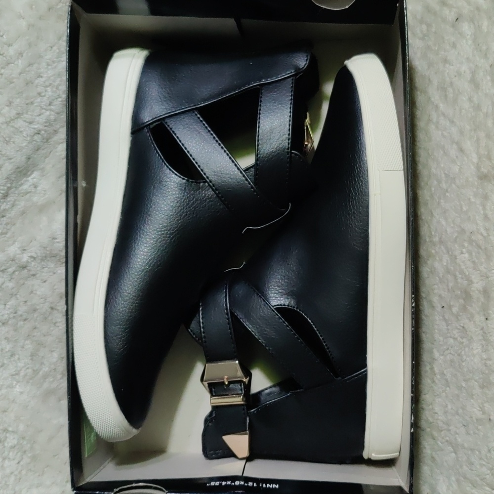 Shoe